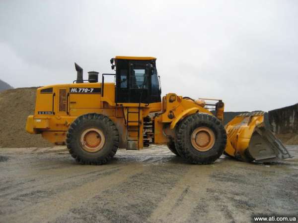   Hyundai HL77